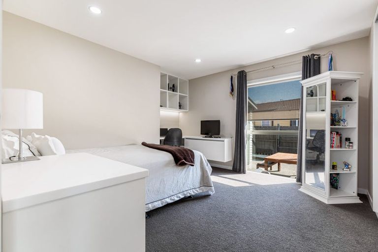 Photo of property in 21 Glenhaven Place, Te Atatu Peninsula, Auckland, 0610