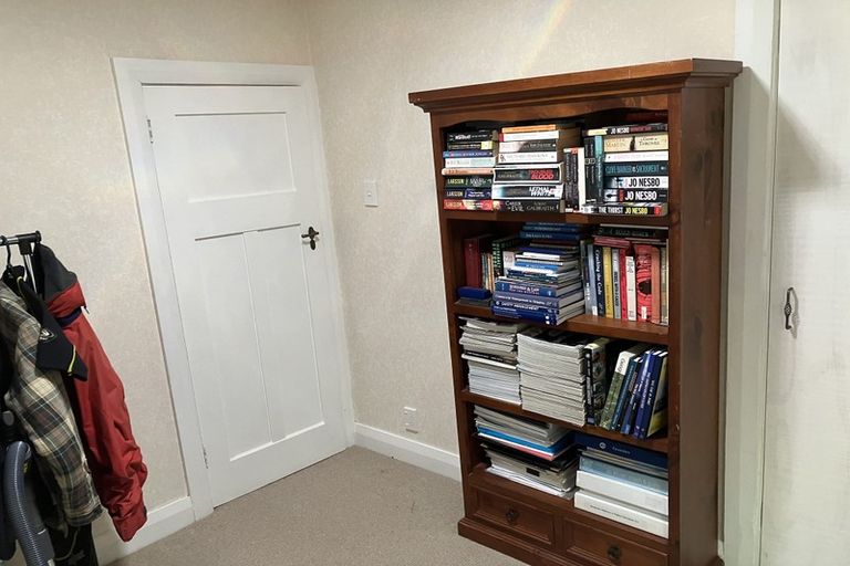 Photo of property in 8 Taungata Road, York Bay, Lower Hutt, 5013