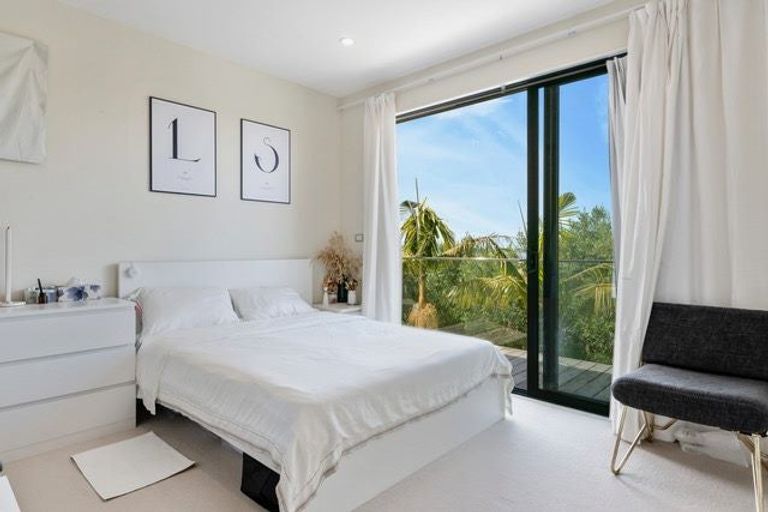 Photo of property in 37 Churchill Road, Murrays Bay, Auckland, 0630