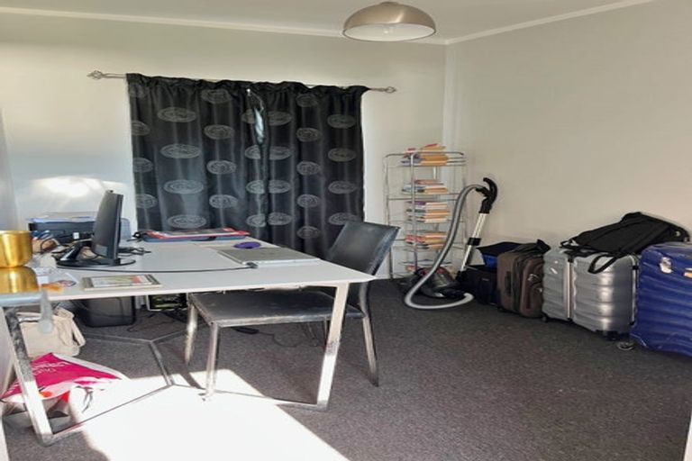 Photo of property in 16a Woodall Place, Totara Vale, Auckland, 0627