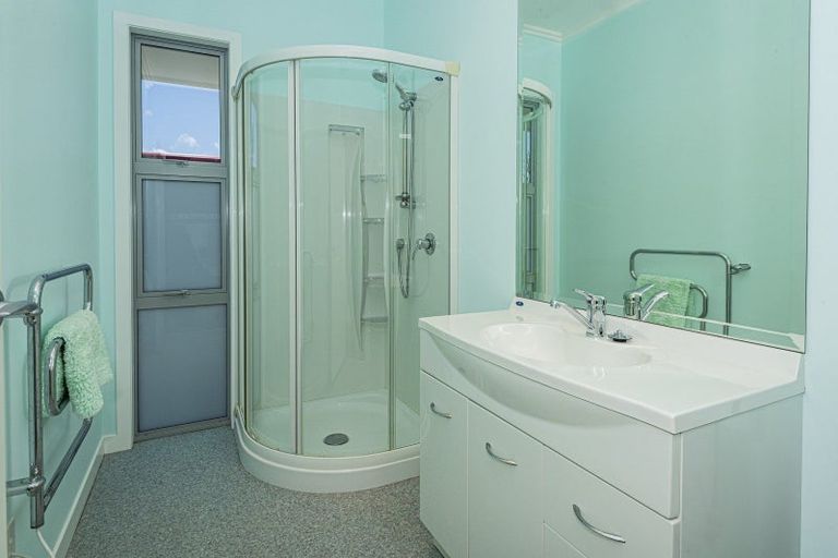 Photo of property in 2 Graham Street, One Tree Point, 0118