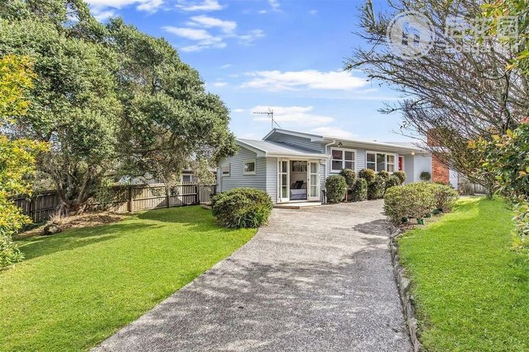 Photo of property in 15 Saffron Street, Birkdale, Auckland, 0626