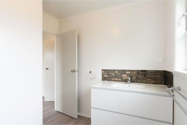 Photo of property in 17 Bartholomew Road, Levin, 5510