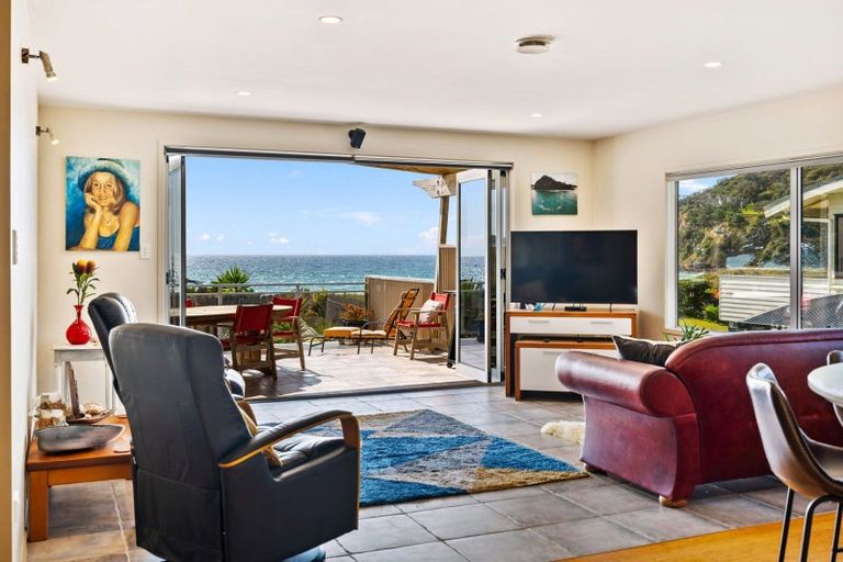 Photo of property in 10 Hall Road, Pataua North, Whangarei, 0175