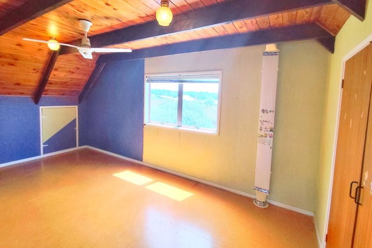 Photo of property in 56 Archibald Road, Kelston, Auckland, 0602