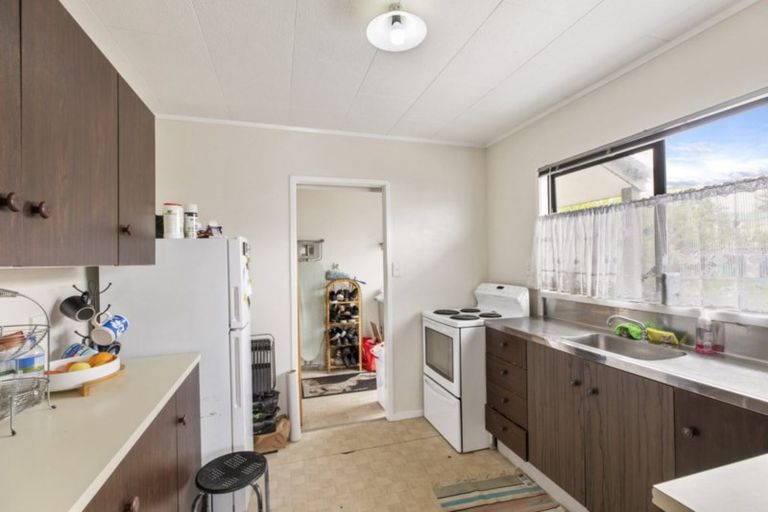 Photo of property in 2/5 Pureora Place, Clendon Park, Auckland, 2103