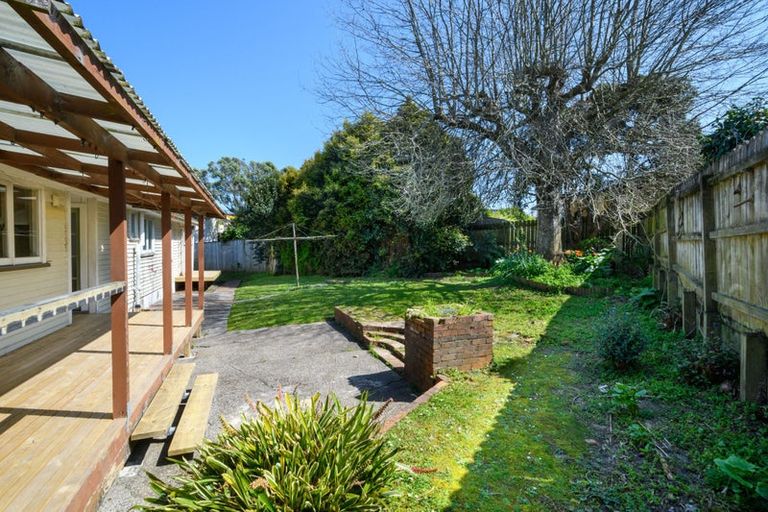 Photo of property in 6 Palmer Avenue, Glen Eden, Auckland, 0602