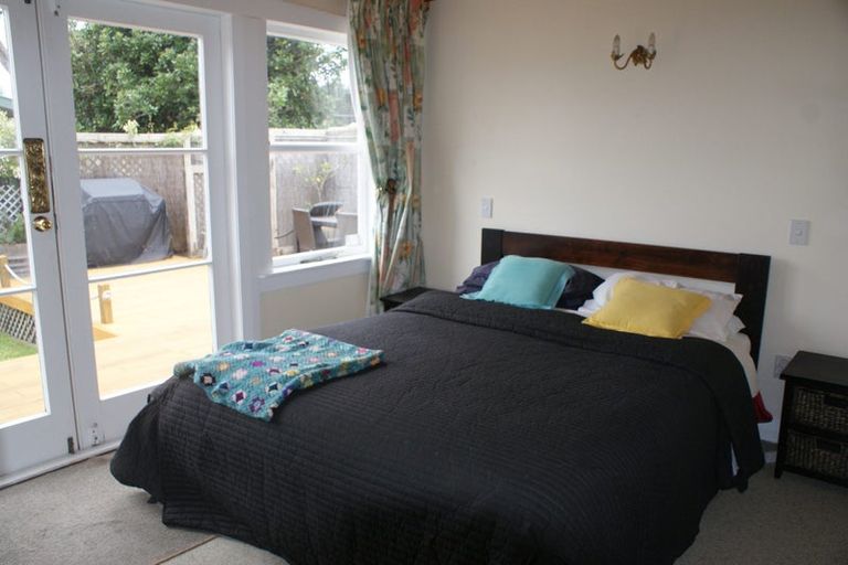 Photo of property in 27 Rauparaha Street, Waikanae Beach, Waikanae, 5036