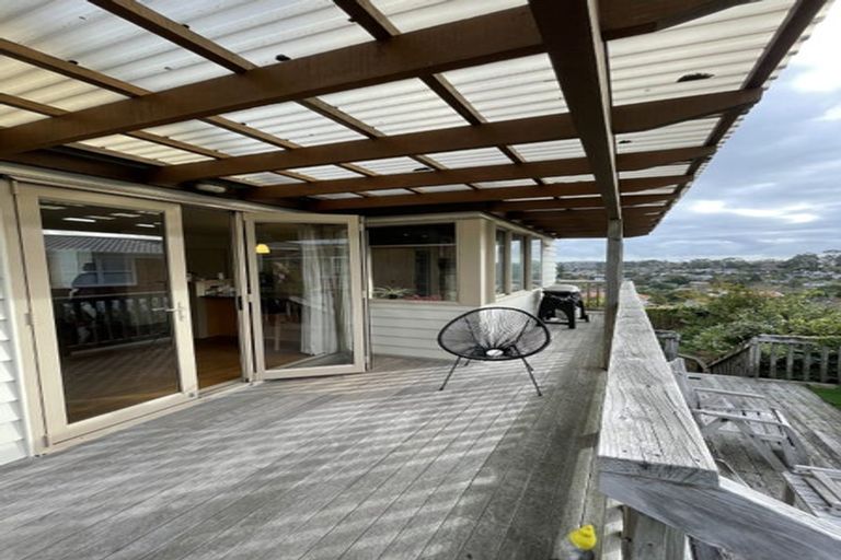 Photo of property in 1/170 East Coast Road, Forrest Hill, Auckland, 0620