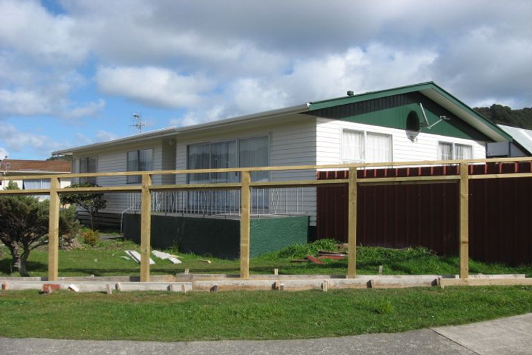 Photo of property in 277 Wellington Road, Wainuiomata, Lower Hutt, 5014