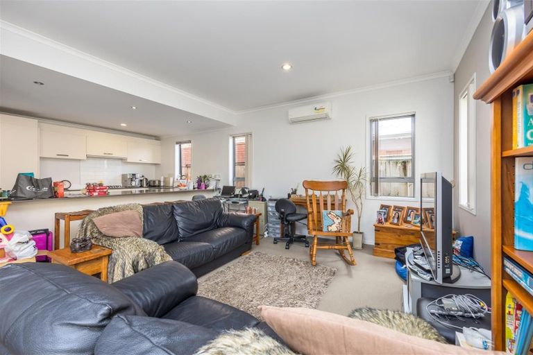 Photo of property in 83 Fields Parade, Oteha, Auckland, 0632