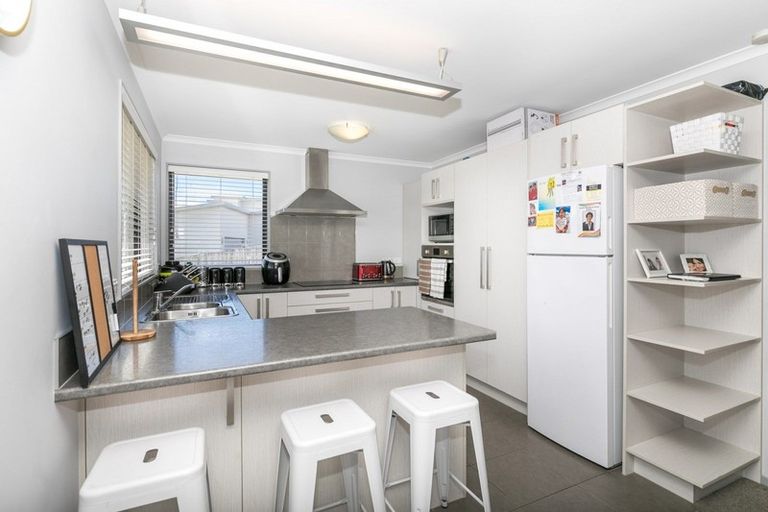 Photo of property in 12 Ruske Place, Grandview Heights, Hamilton, 3200