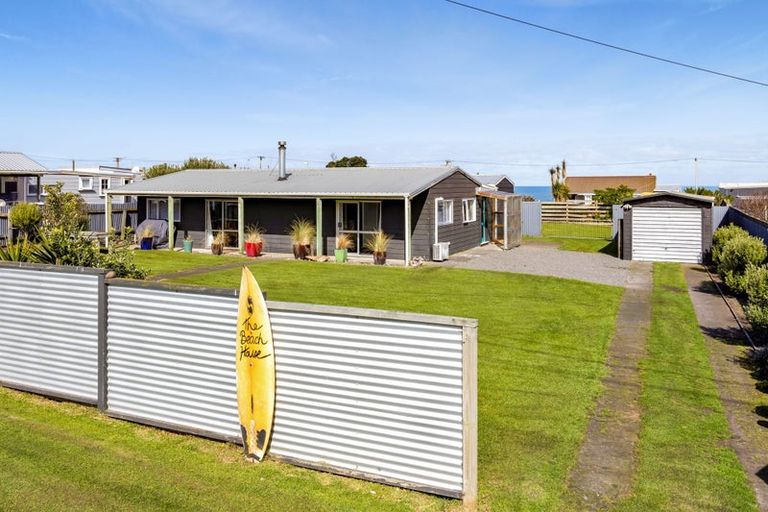 Photo of property in 25 Hira Street, Ohawe, Hawera, 4671