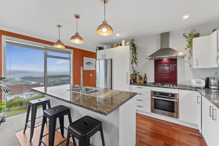 Photo of property in 22 Arahiwi Grove, Tirohanga, Lower Hutt, 5010