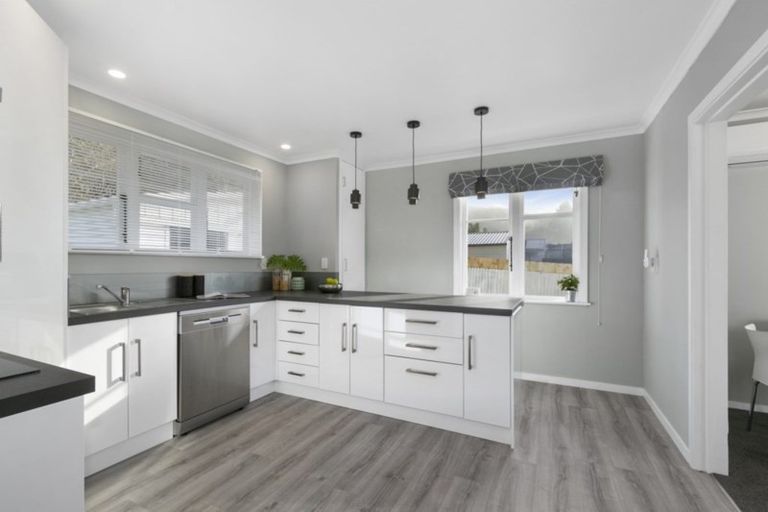 Photo of property in 121 Wellington Road, Wainuiomata, Lower Hutt, 5014