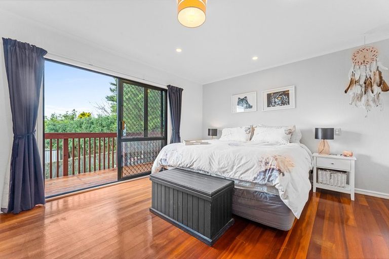 Photo of property in 10 Ballini Rise, West Harbour, Auckland, 0618