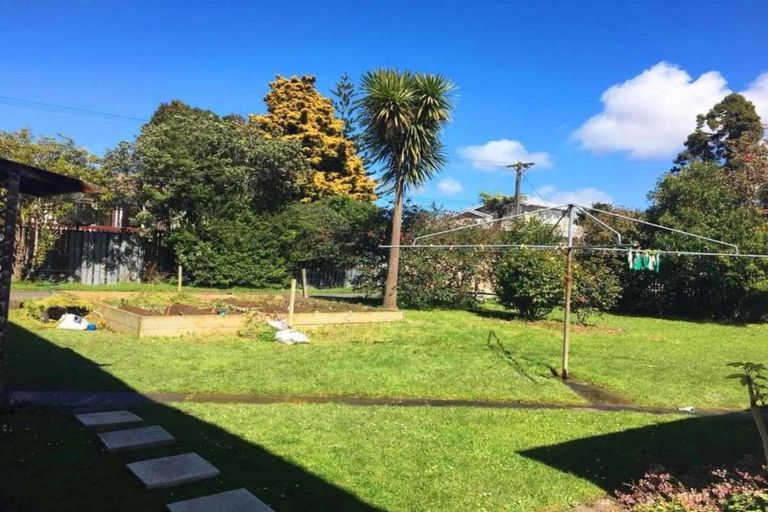 Photo of property in 36 Longburn Road, Henderson, Auckland, 0610