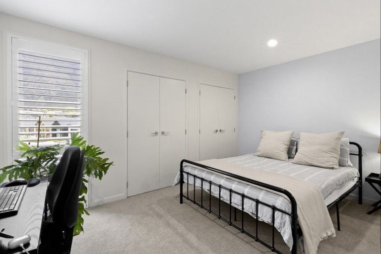 Photo of property in 2 Mcgibbon Lane, Jacks Point, 9371