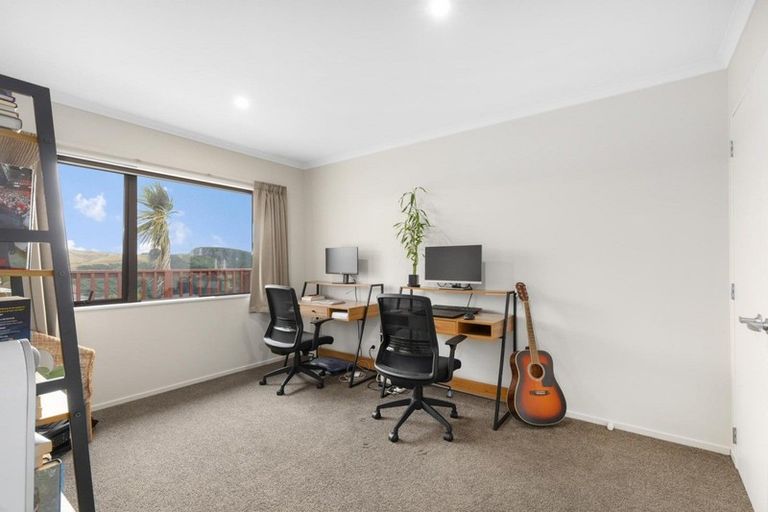 Photo of property in 22 Havana Rise, Grenada Village, Wellington, 6037