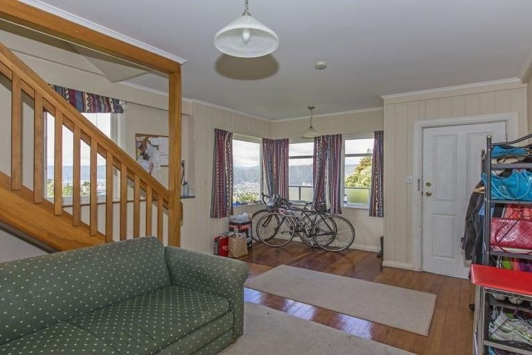 Photo of property in 89 Miromiro Road, Normandale, Lower Hutt, 5010