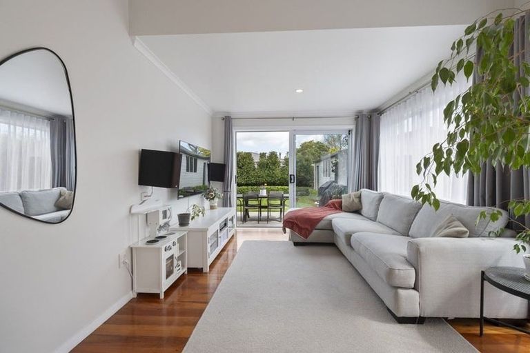 Photo of property in 42 Park Road, West End, Palmerston North, 4412