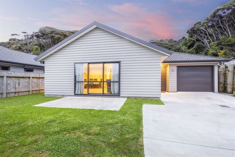 Photo of property in 17 Moonsail Drive, Whitby, Porirua, 5024