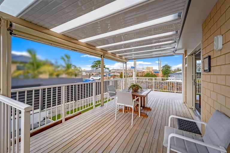 Photo of property in 1 Waitaha Close, Orewa, 0931