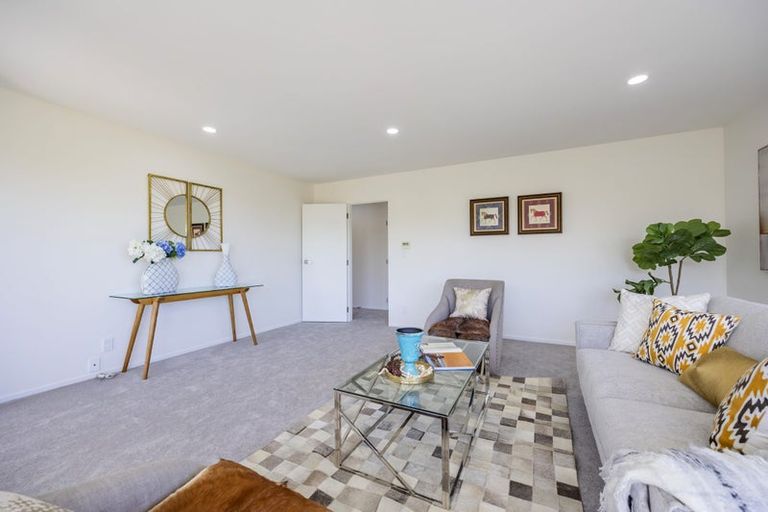 Photo of property in 16 Taroka Close, Pinehill, Auckland, 0632