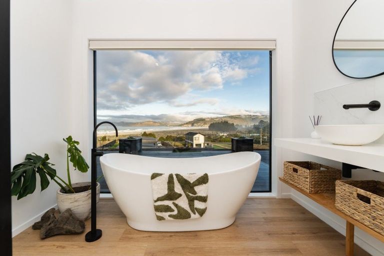 Photo of property in 10 Okahau Terrace, Warrington, 9471