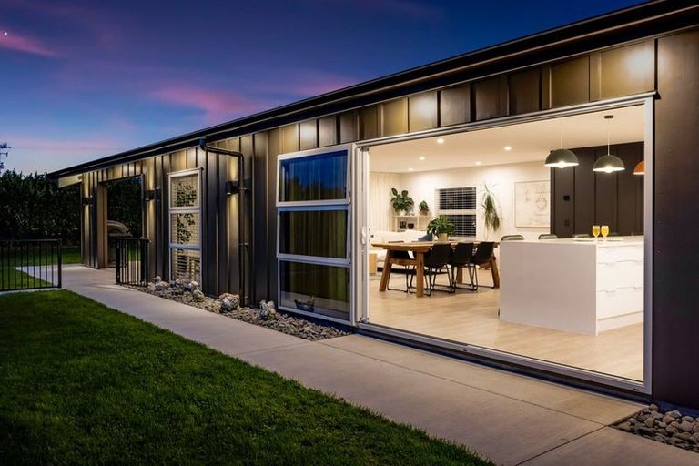 Photo of property in 423 Cardiff Road, Pembroke, Stratford, 4391