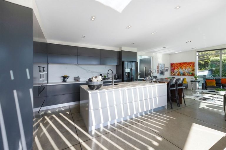 Photo of property in 32 Roys Road, Plimmerton, Porirua, 5026