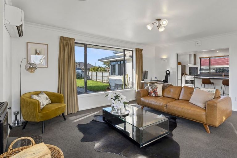 Photo of property in 320 Main North Road, Redwood, Christchurch, 8051
