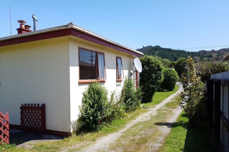 Photo of property in 50 Moorhouse Street, Ross, 7812