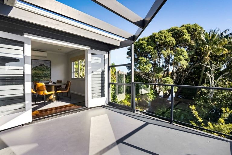 Photo of property in 290 Devon Street West, New Plymouth, 4310