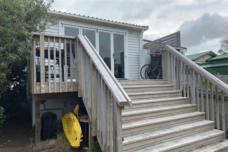 Photo of property in 103 Sunnyside Road, Sunnyvale, Auckland, 0612