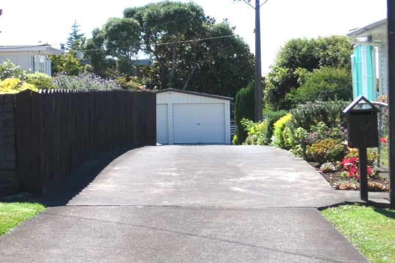 Photo of property in 10 Kokiri Street, Te Atatu South, Auckland, 0610