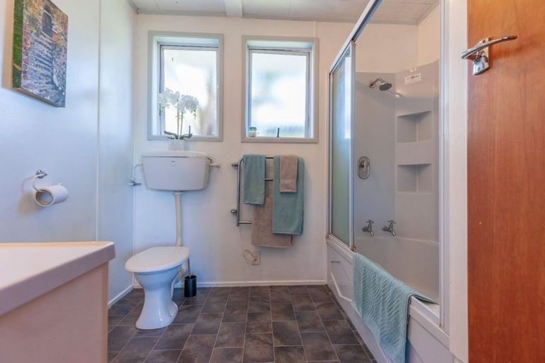 Photo of property in 80 Crawford Avenue, Mangere Bridge, Auckland, 2022