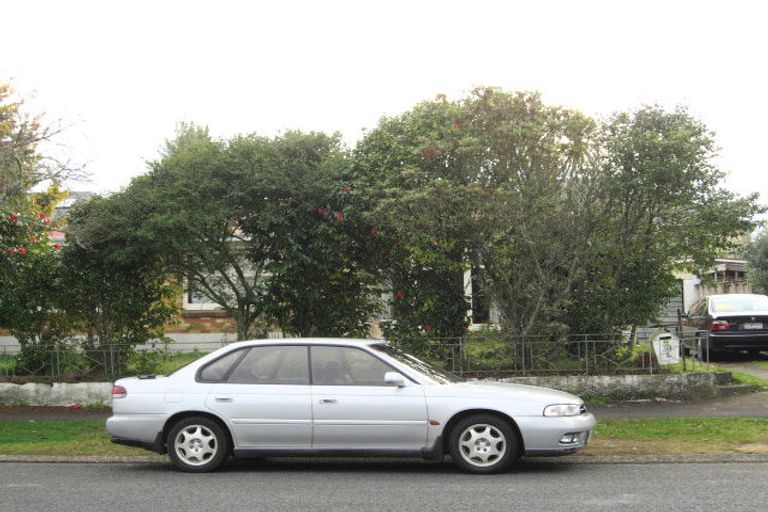 Photo of property in 77 Carrington Avenue, Silverdale, Hamilton, 3216