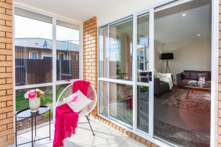 Photo of property in 2/18a Thistledown Place, Woolston, Christchurch, 8062