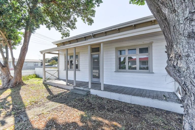 Photo of property in 18 Cornfoot Street, Castlecliff, Whanganui, 4501
