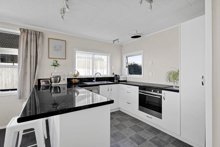 Photo of property in 10 Mahoe Street, Strandon, New Plymouth, 4312