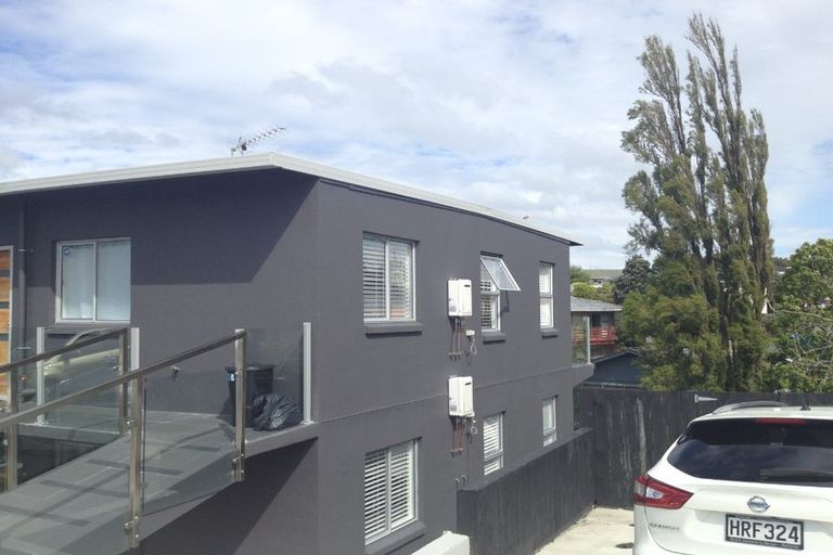 Photo of property in 2/7 Alston Avenue, Kelston, Auckland, 0602