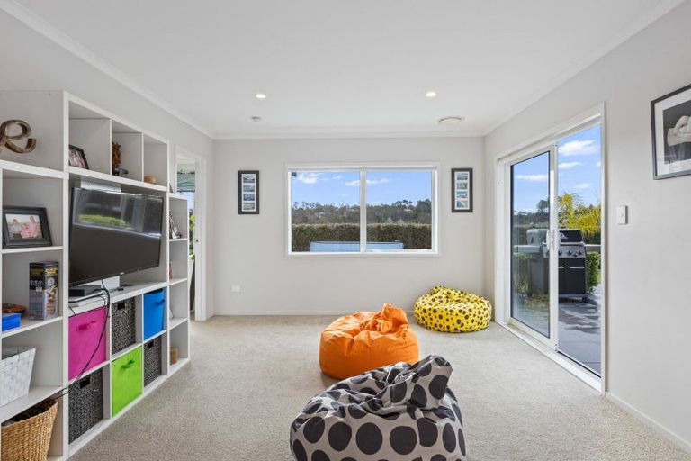 Photo of property in 60 Roberts Road, Matakatia, Whangaparaoa, 0930