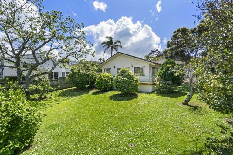 Photo of property in 115 Sunset Road, Totara Vale, Auckland, 0632