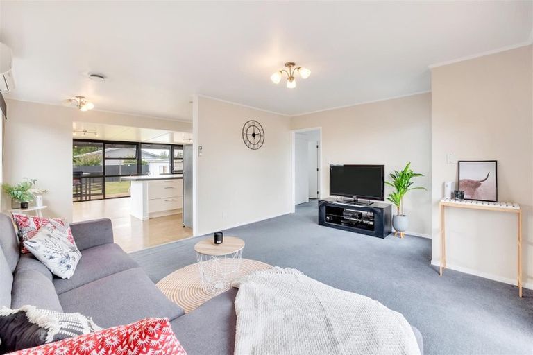 Photo of property in 44 Pukeroa Place, Papakura, 2110