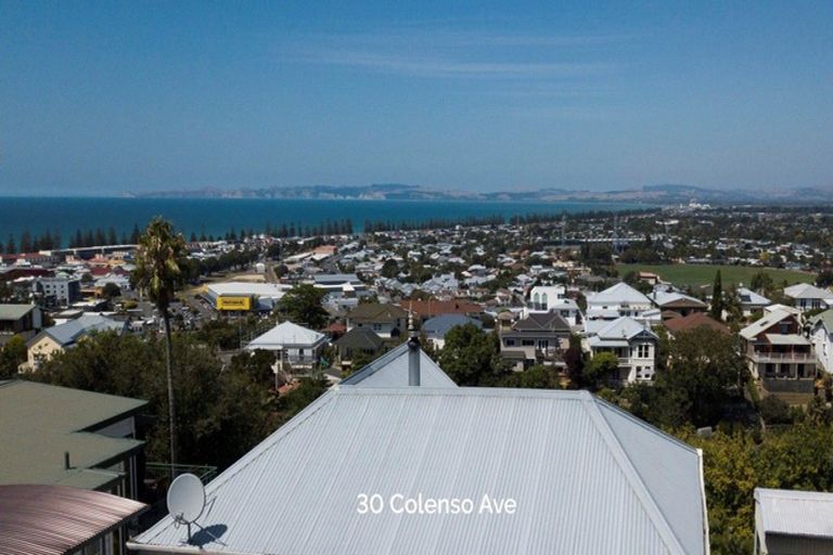 Photo of property in 30 Colenso Avenue, Hospital Hill, Napier, 4110