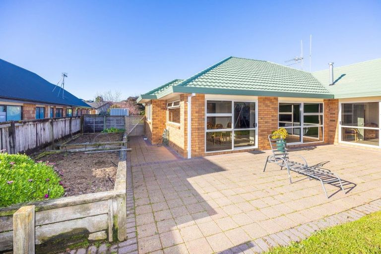 Photo of property in 15 Roderick Place, Rototuna, Hamilton, 3210