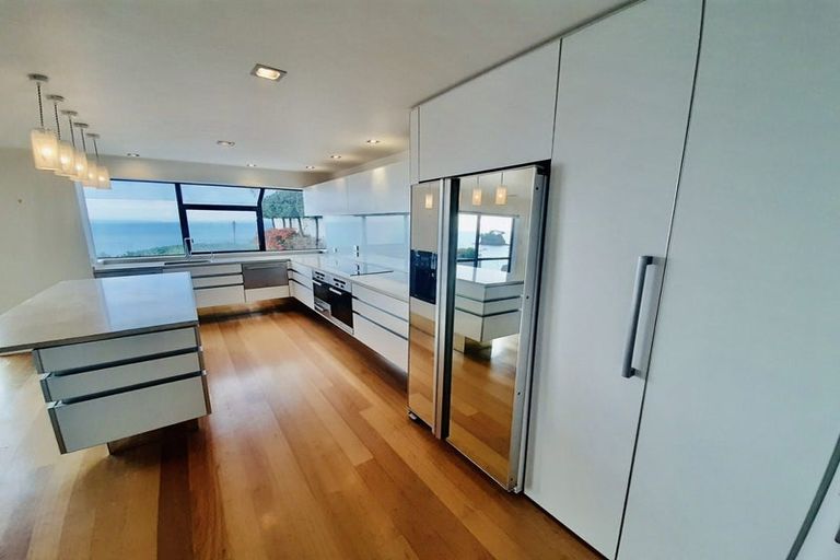 Photo of property in 1/909 Beach Road, Waiake, Auckland, 0630