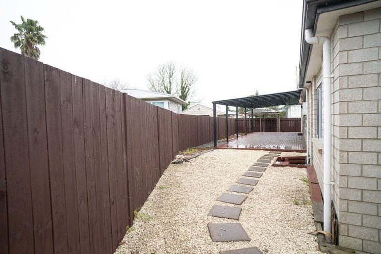 Photo of property in 17 Clendon Place, Manurewa, Auckland, 2102