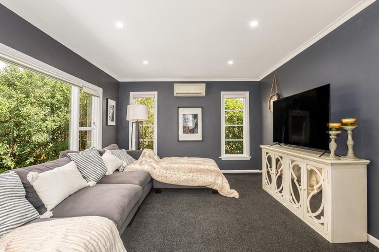 Photo of property in 17 Kiriwai Road, Paremata, Porirua, 5024